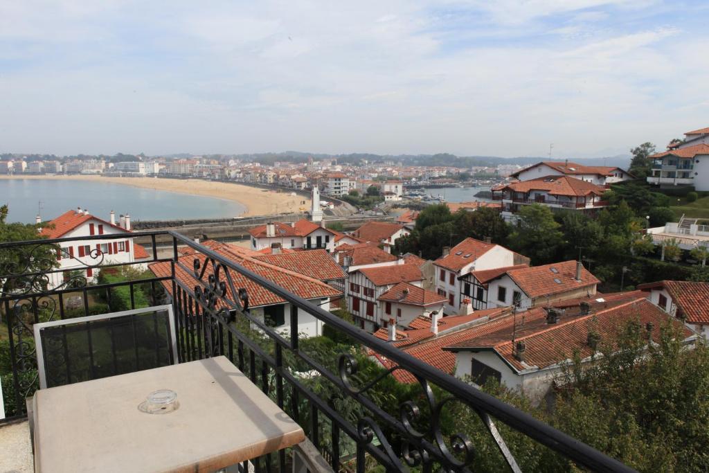 Hotel Agur Deneri Ciboure Exterior photo